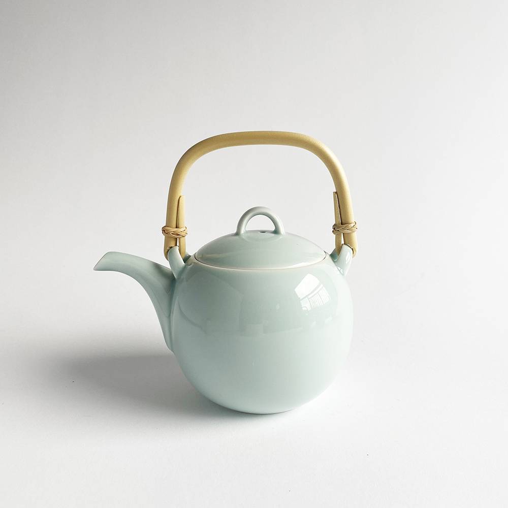 Hakusan Porcelain Teapot 400ml, Mayu Light Blue