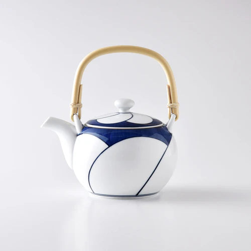 Hakusan Nejiriume Tea Pot - 750ml
